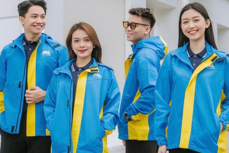 Lợi ích may áo khoác đồng phục công ty đối với nhân viên