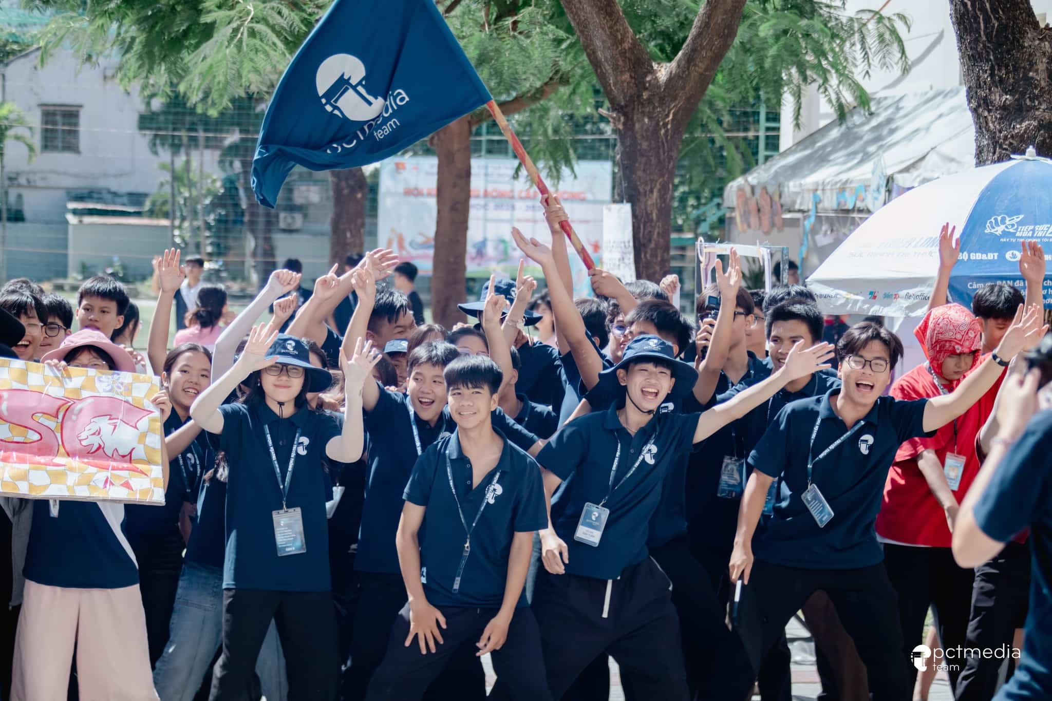 Form áo đứng dáng - Tạo sự chuyên nghiệp